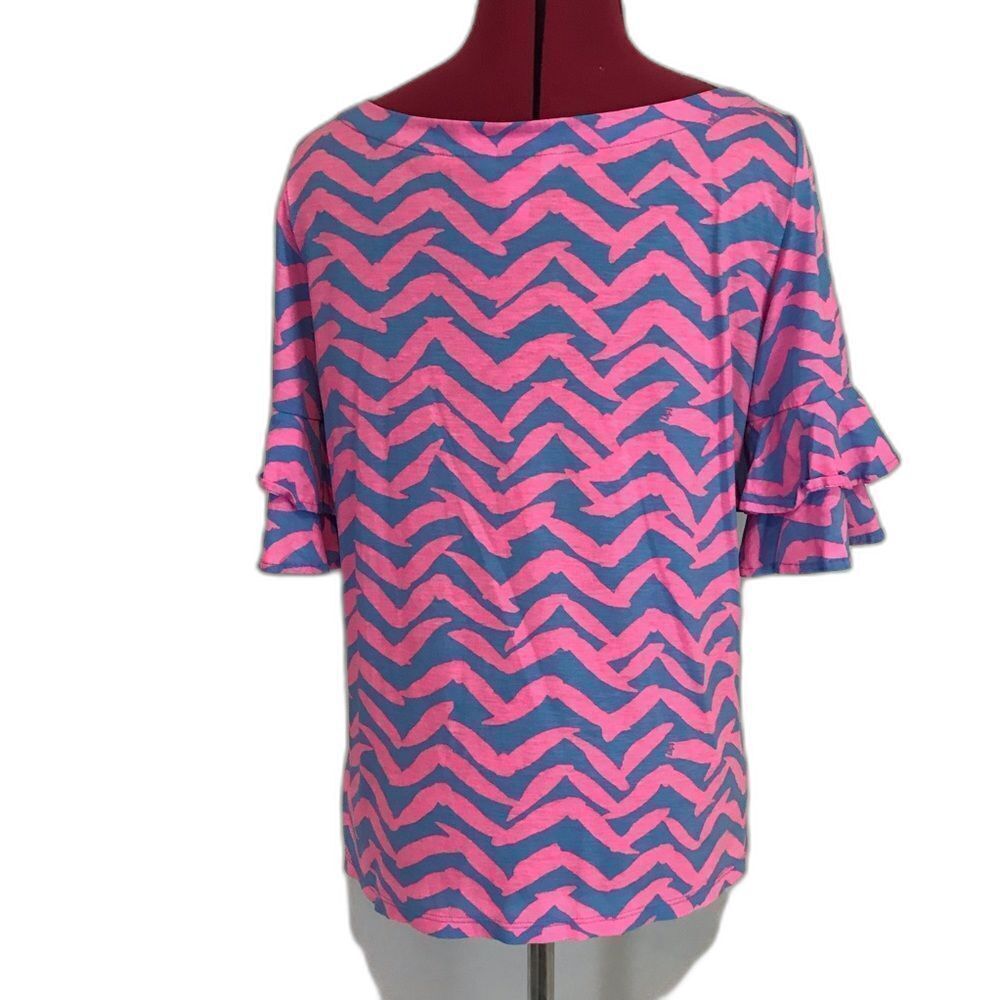 Lilly Pulitzer Lula Top Size Medium Pink & Blue Ruffle Sleeve Got Lucky Print - Picture 10 of 12